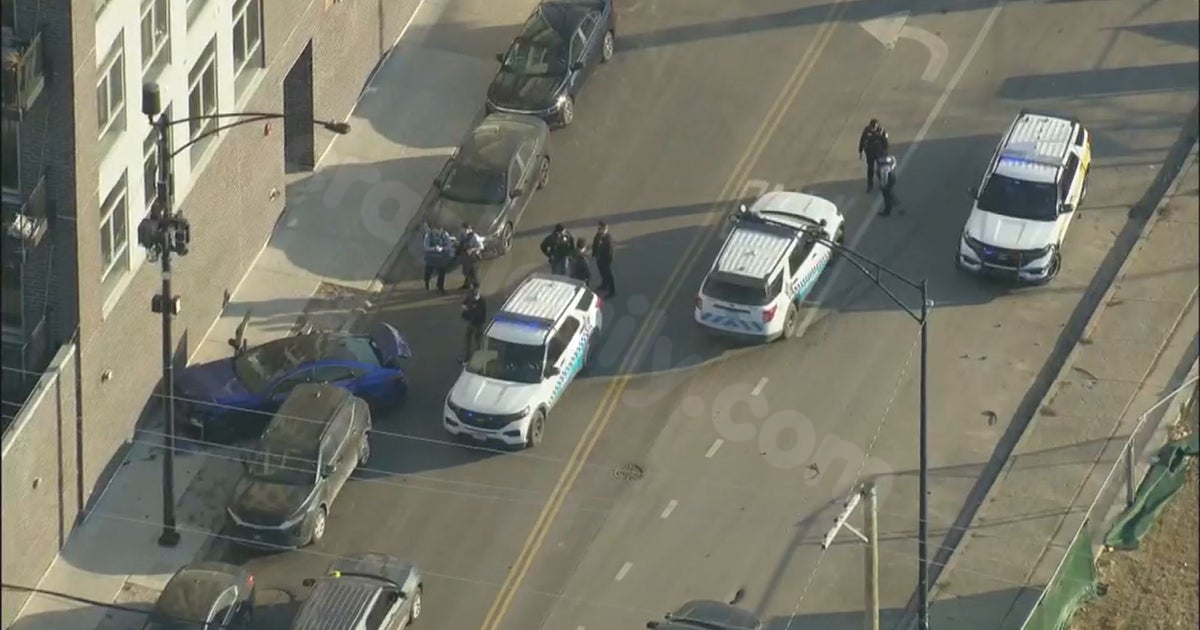 Driver injured when police chase from Cicero ends in crash on Near West Side of Chicago