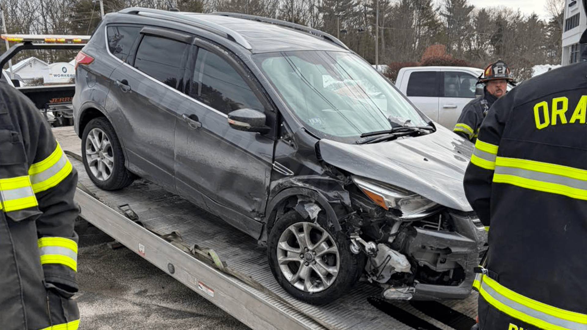 Emergency crews respond to three-vehicle crash in Orange