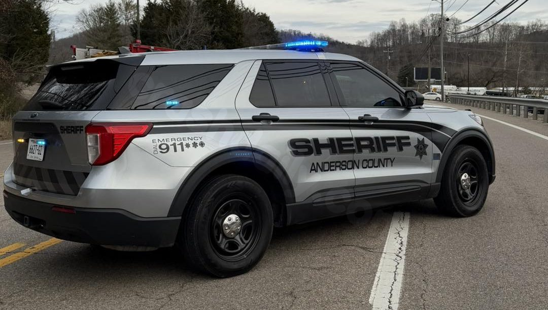 One dead after crash in Anderson County, Clinton Highway to close for hours