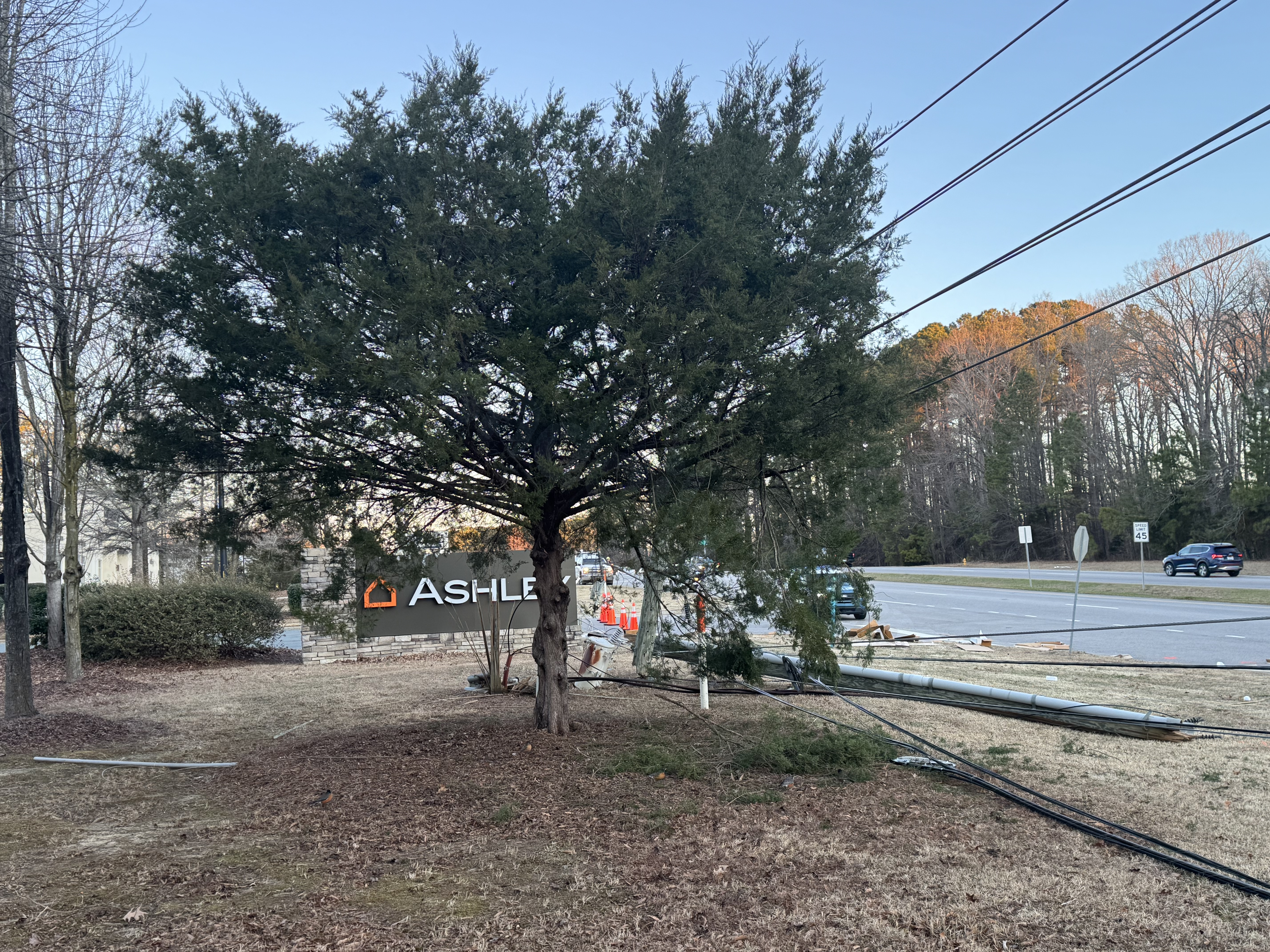 Hundreds without power after a hit-and-run crash on Glenwood Avenue in north Raleigh, police say