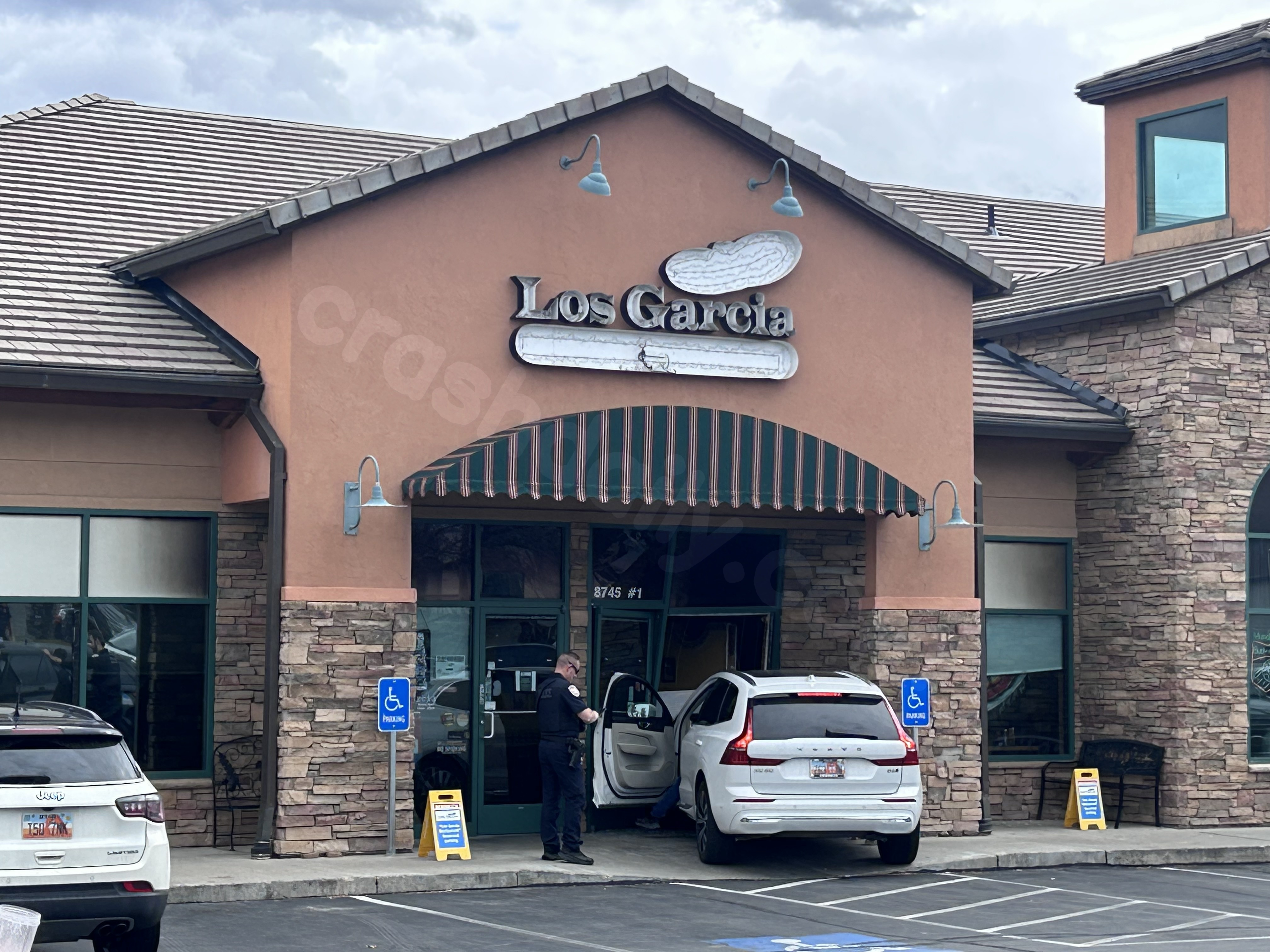 Car crashes into local Sandy restaurant
