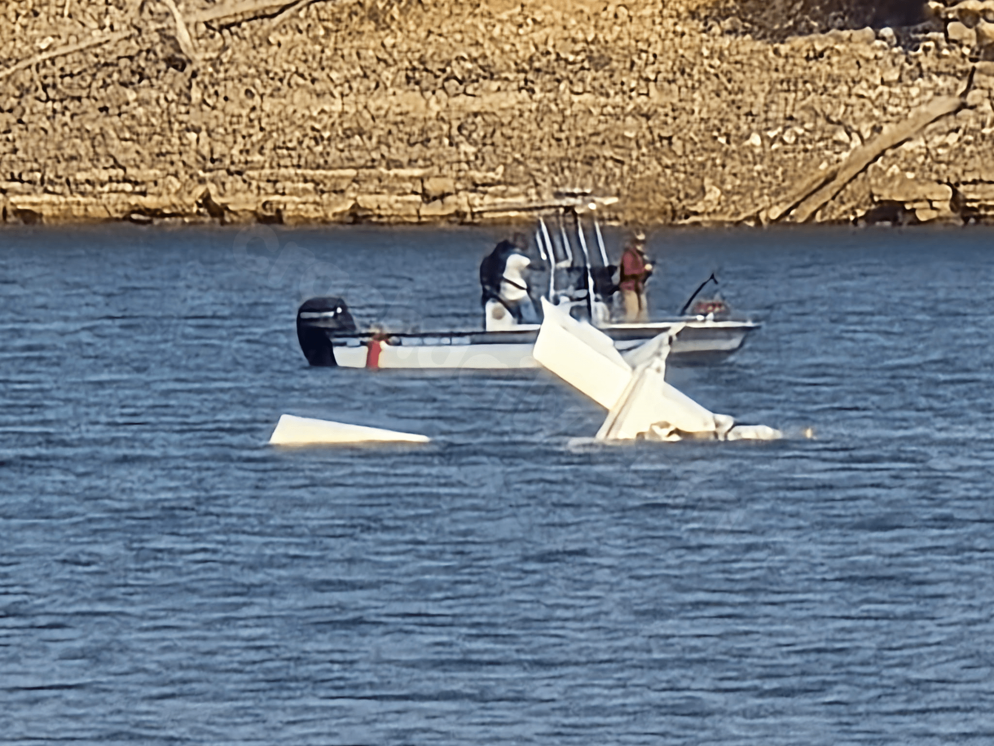 Multiple departments responding to plane crash at Beaver Lake
