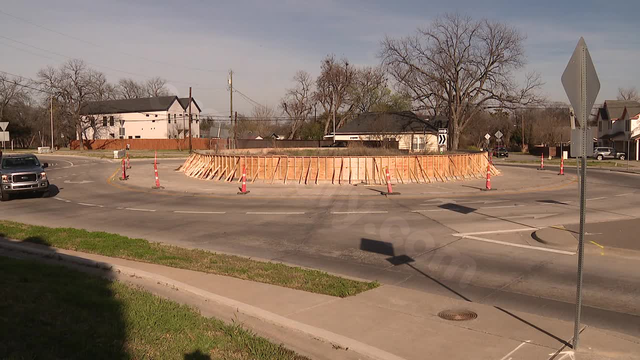 Wall added to Oak Cliff roundabout prone to accidents