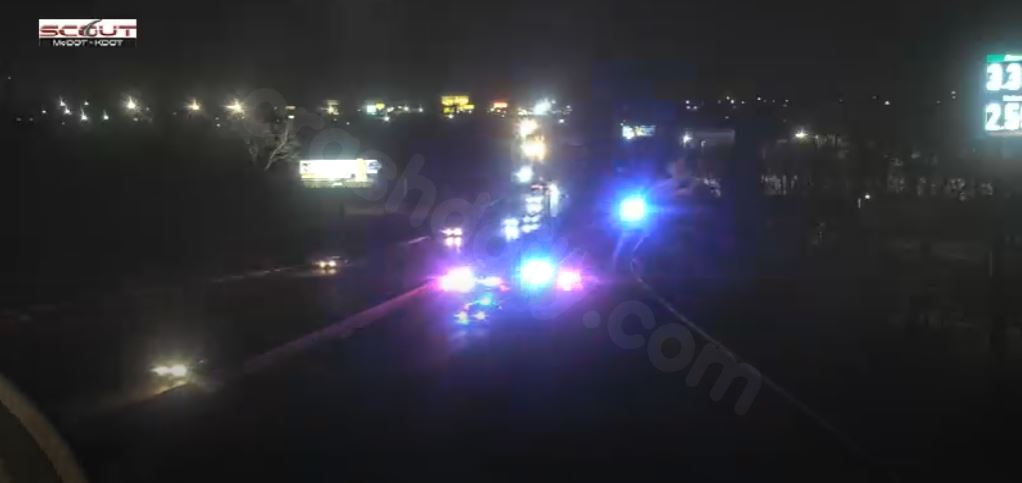 Deadly crash closes I-35, near I-435 in the Northland