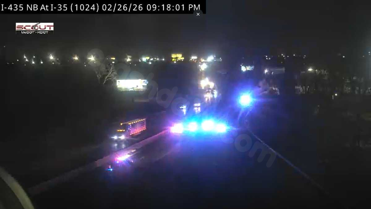 Pedestrian killed in Thursday night crash on I-35 near I-435 in Kansas City