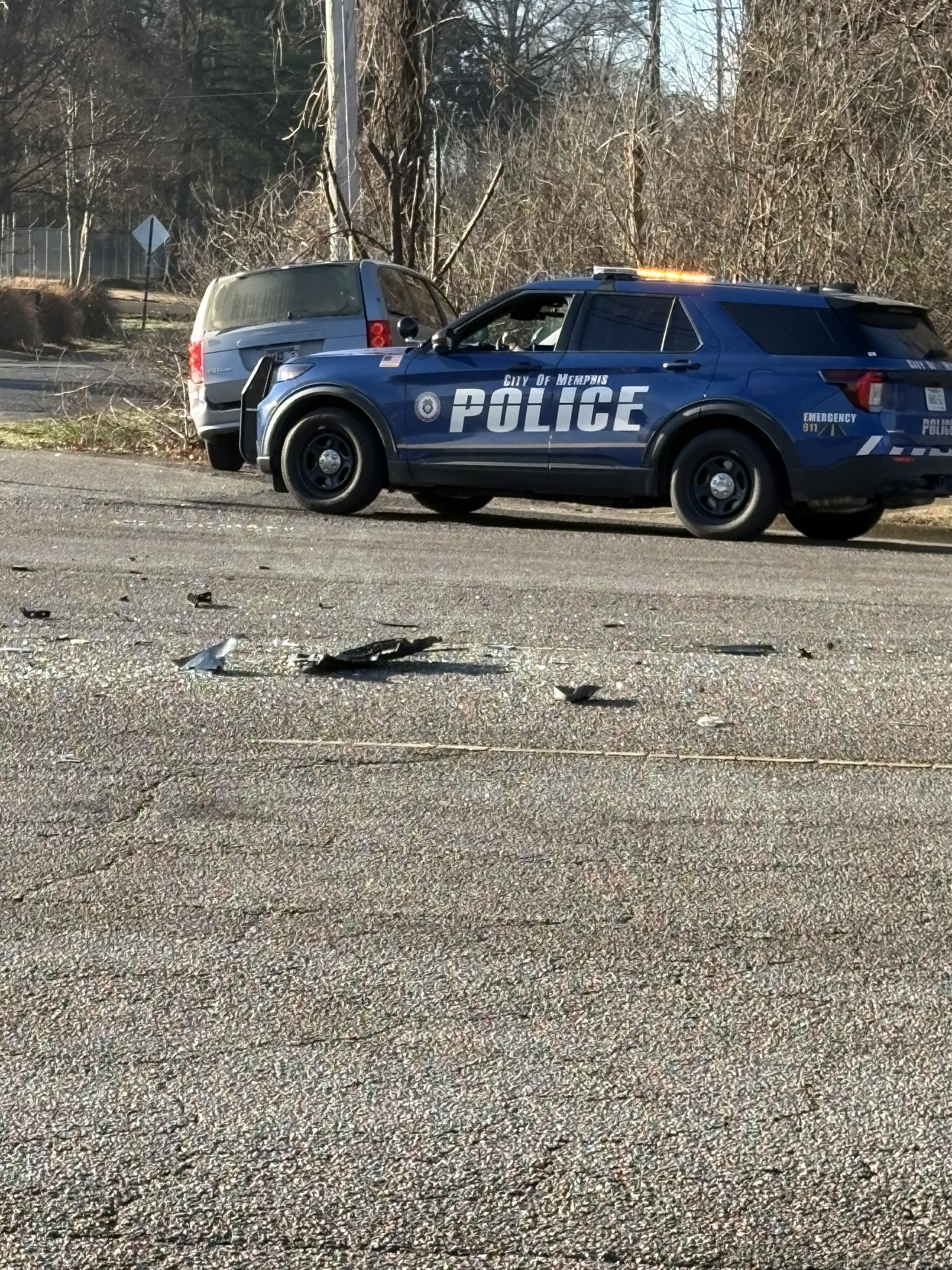 Two non-critical after wreck in Oakhaven area