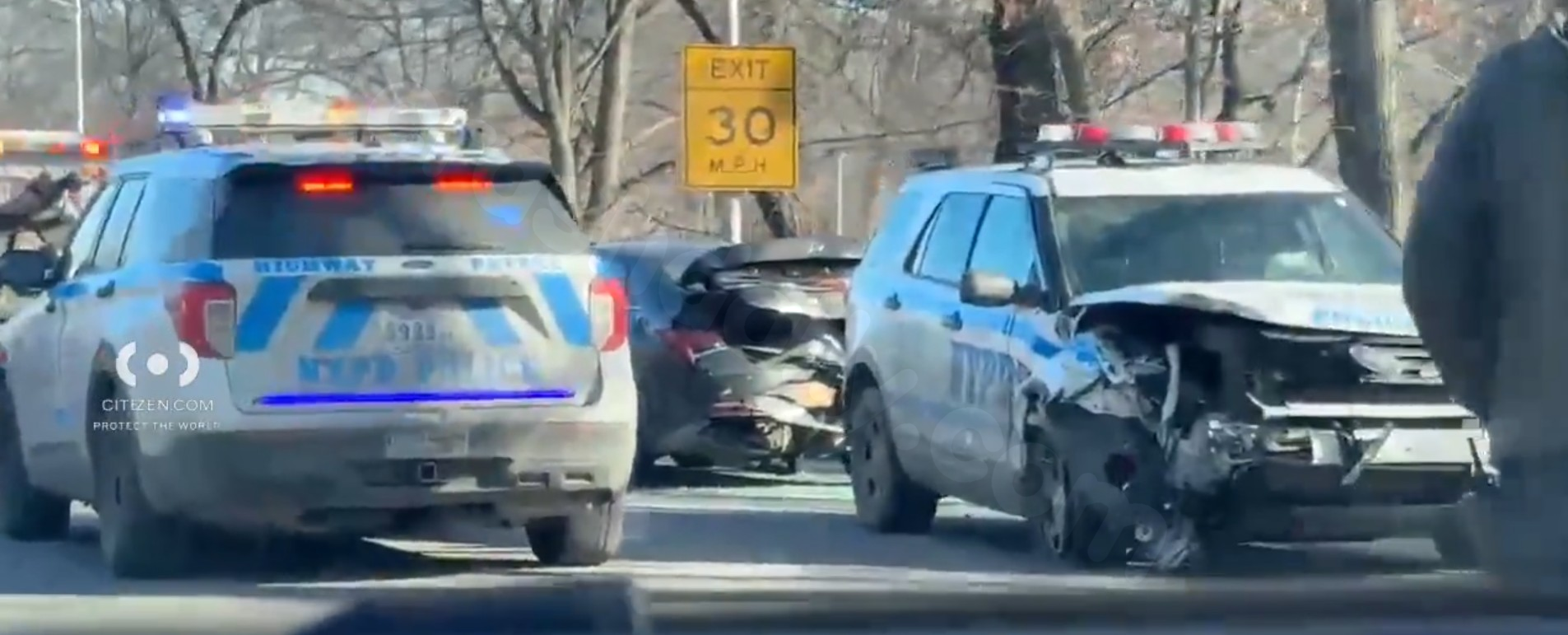 Multiple cars, including a NYPD cruiser crash on the Bronx River Parkway
