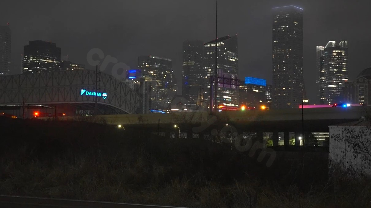 1 killed in overnight crash on Eastex Freeway