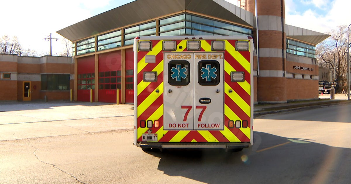 6 hurt when driver runs red light, hits 2 other vehicles in Chicago's Roscoe Village neighborhood