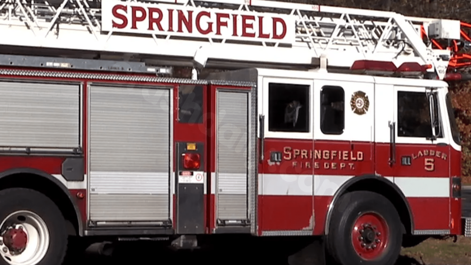 One injured in rollover crash on Sumner Avenue in Springfield