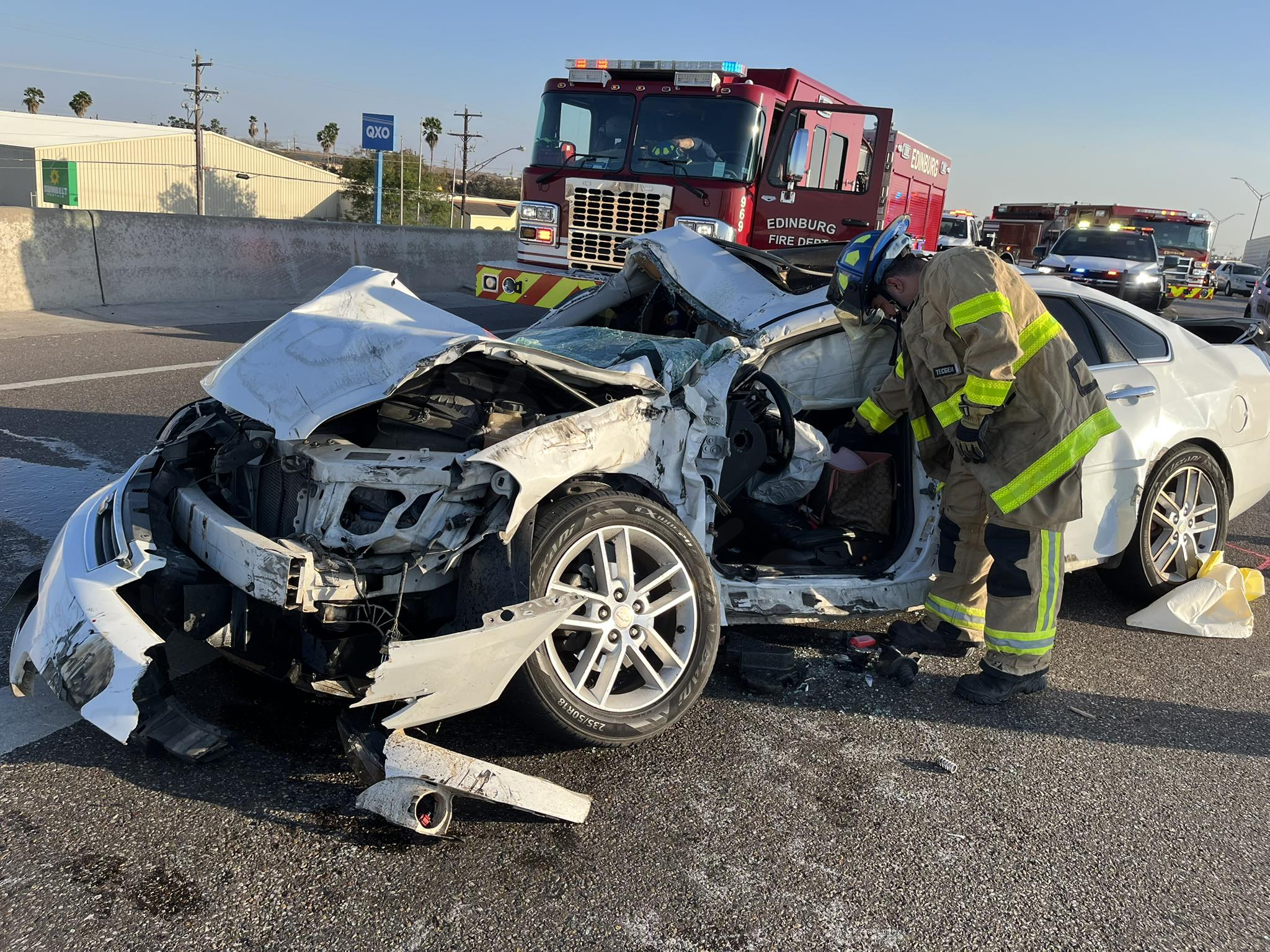 2 hospitalized after rollover crash with 18-wheeler, Edinburg police say
