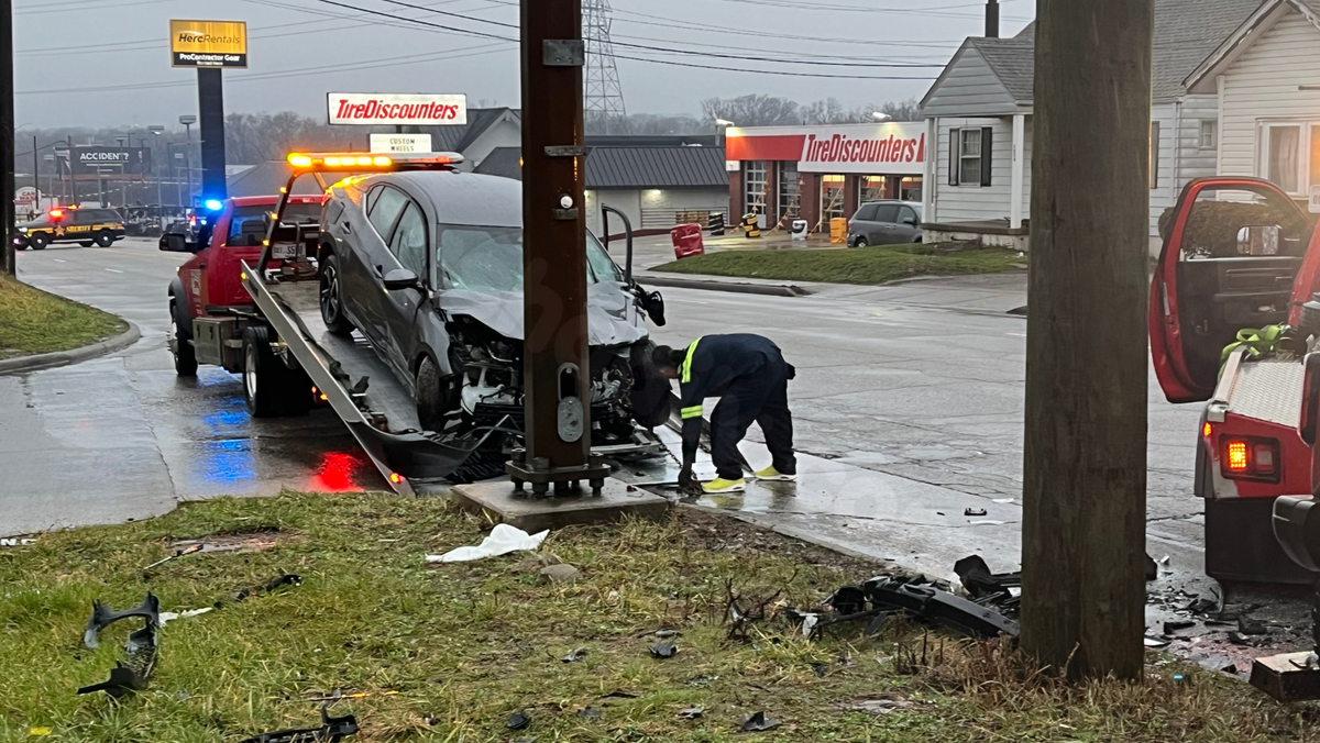 1 dead, 1 hurt after crash shuts down busy road near Ronald Reagan Highway