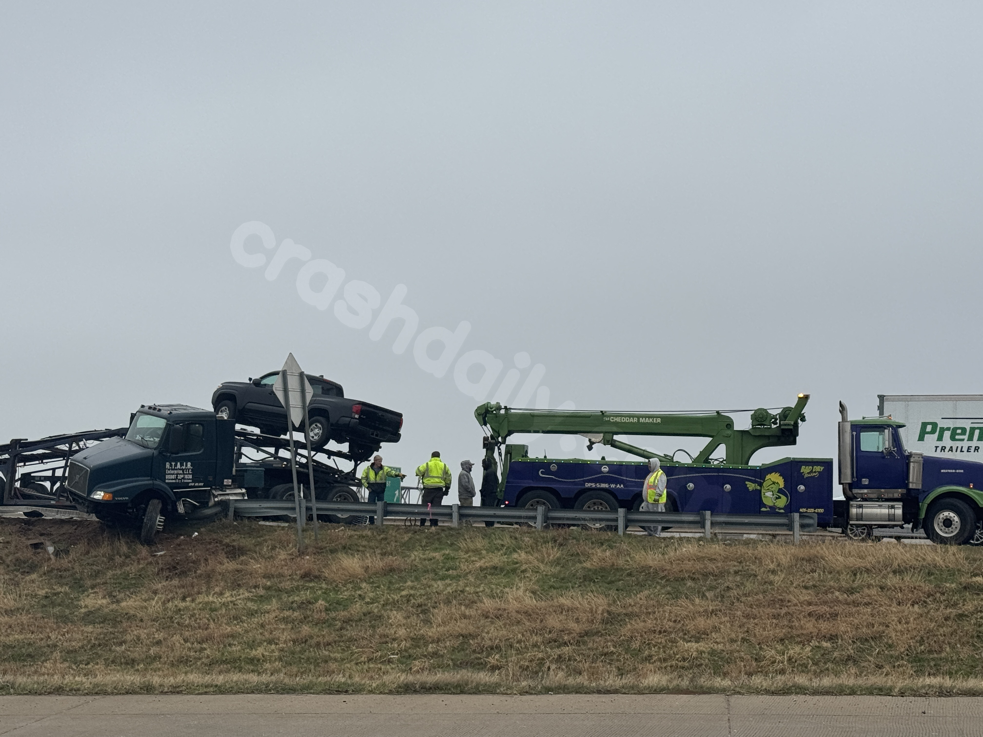 Semi crash narrows I-44 to one lane at I-40