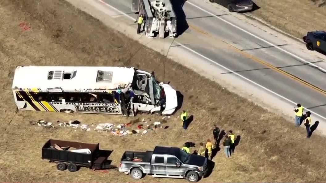 Iowa Lakes baseball team to resume season after fatal bus crash