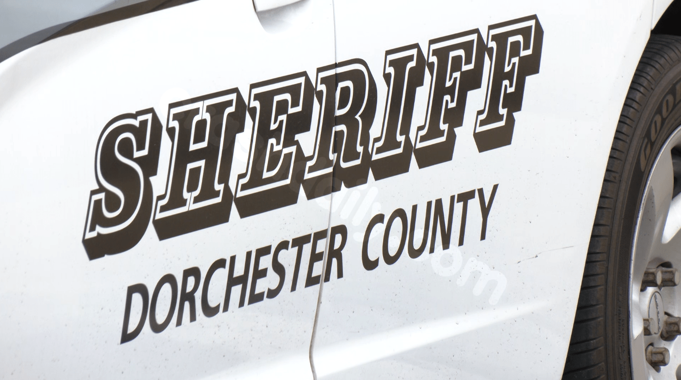 Dorchester County crash closes intersection