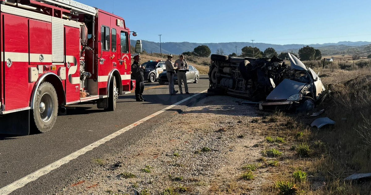 1 dead, child hospitalized after rollover crash on Riverside County highway