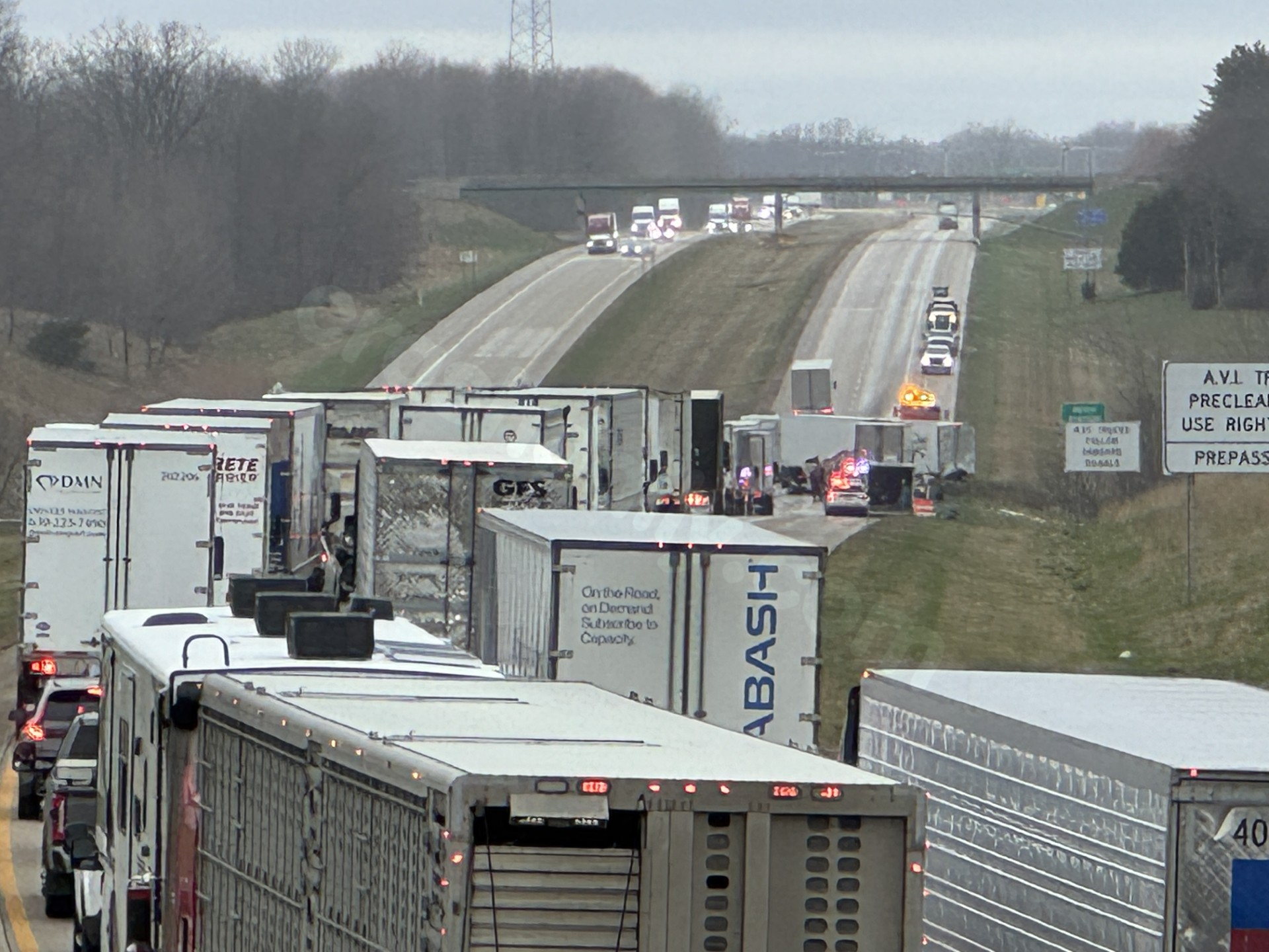 Crash on I-70 shuts down westbound lane