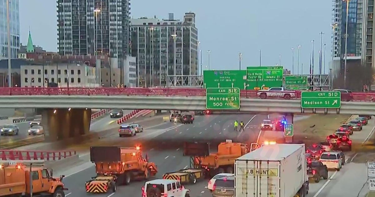 2 killed, 3 injured in crash on Kennedy Expressway in Chicago's West Loop