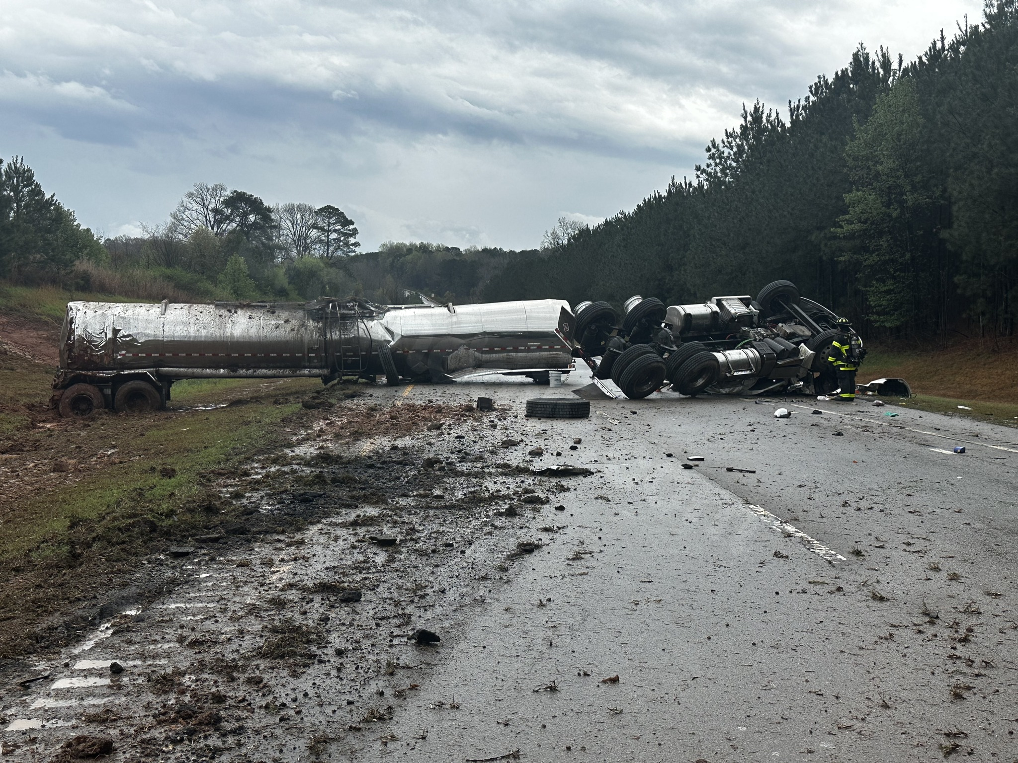 Deadly tractor-trailer crash on I-42 closes eastbound lanes, Clayton Fire Department says
