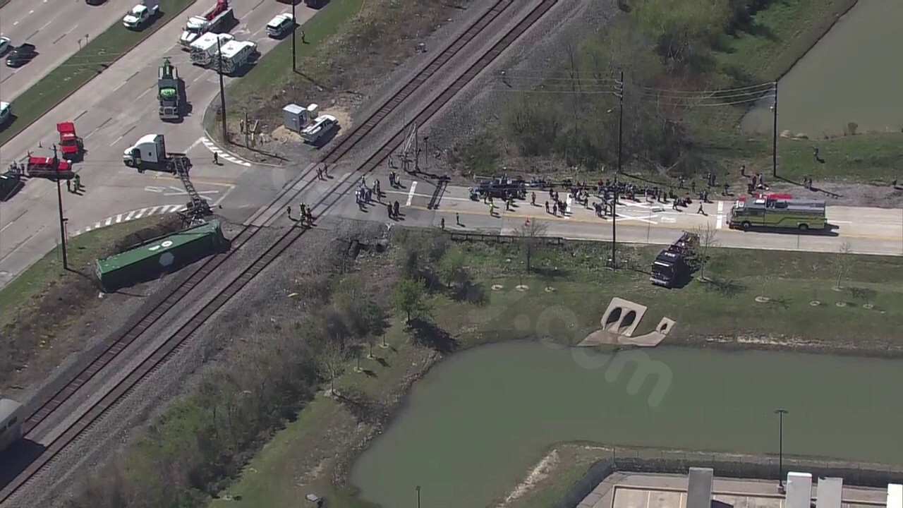 Missouri City crash involving Amtrak train, 18-wheeler