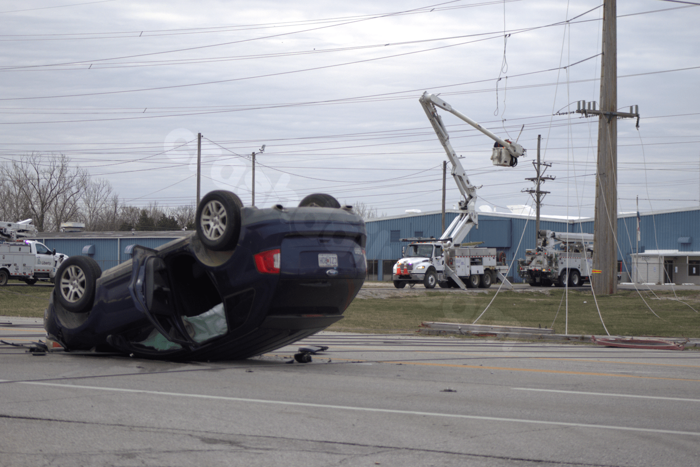 Crash closes down part of W 7th Street near Black Cat Road