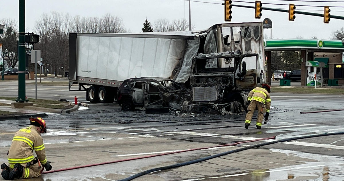 Fiery crash closes Ford Road near I-275 in Canton, police say