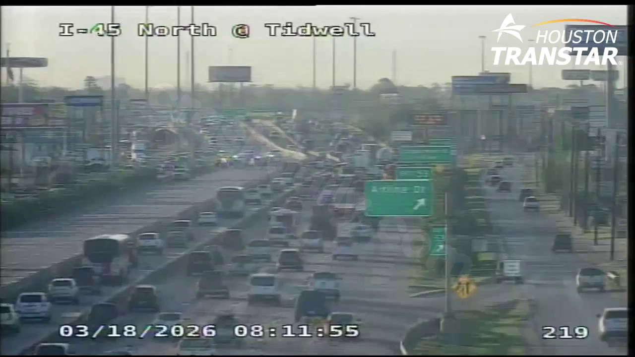 I-45 North traffic: All northbound lanes closed due to vehicle accident