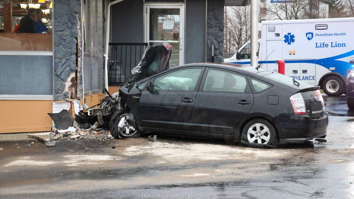 Prius crashes into Cocoa Diner in Hummelstown