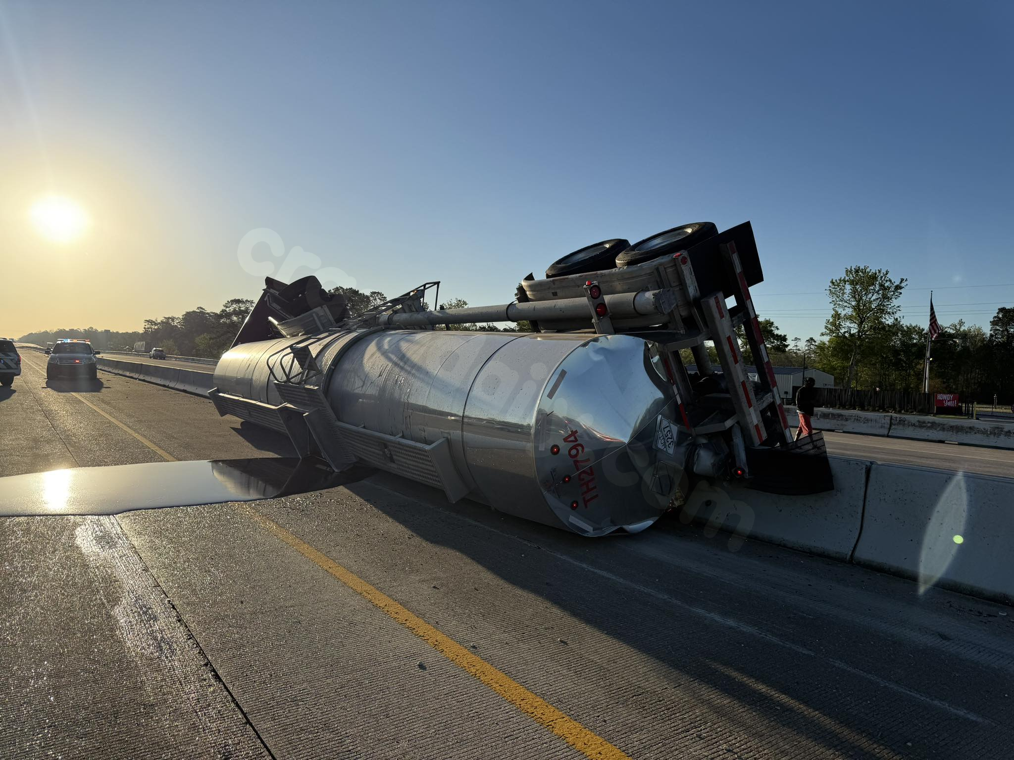 Deadly 10-vehicle crash, spill shuts down I-10 in Chambers County