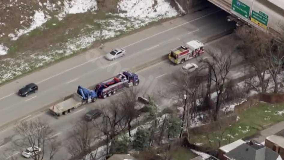 I-376 crash near Squirrel Hill Tunnel causes backups in Pittsburgh