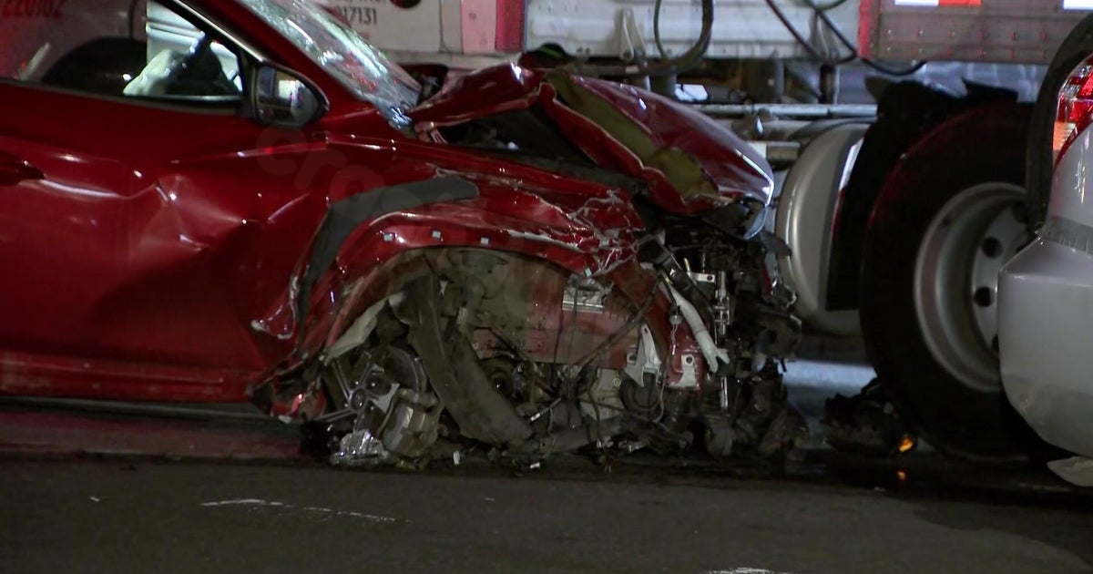 1 dead, 1 critically hurt after being struck by driver in Harlem