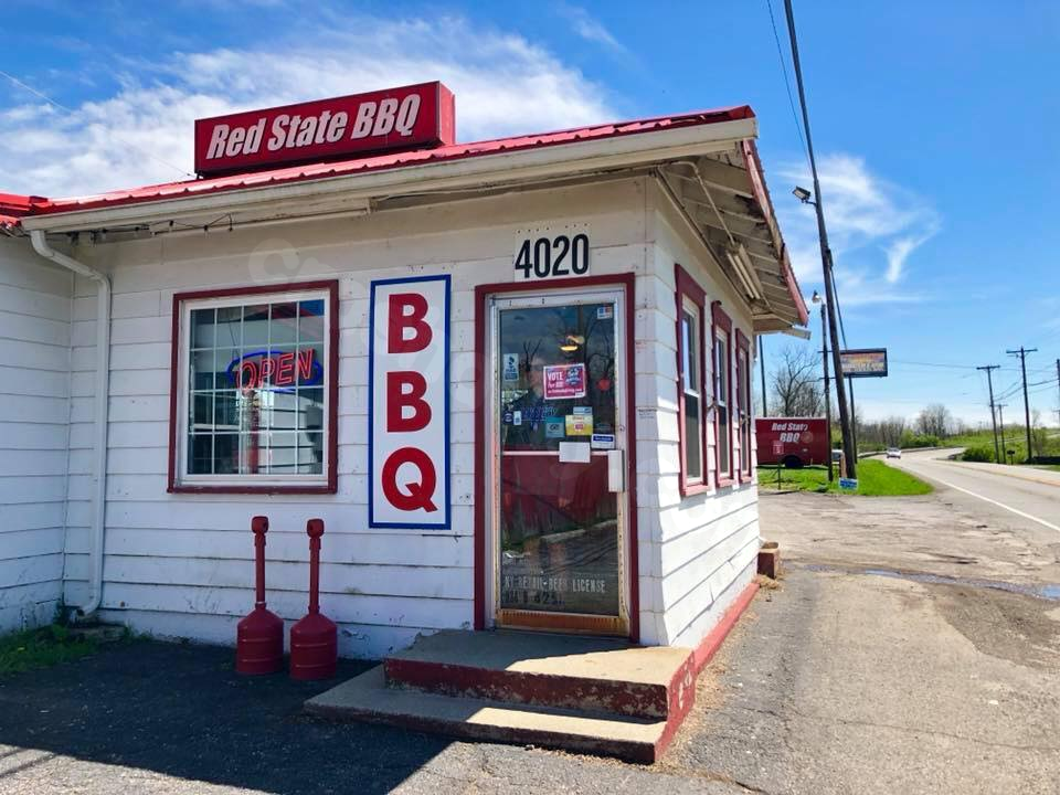 1 hurt in 2-car crash involving signature Lexington barbecue restaurant