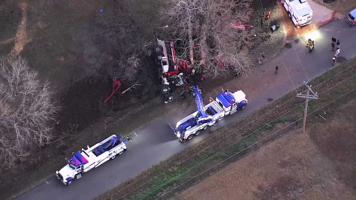 2 Goldsby firefighters killed after firetruck overturns in McClain County
