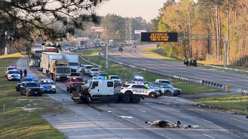 Multi-vehicle crash with serious injuries shuts down I-95