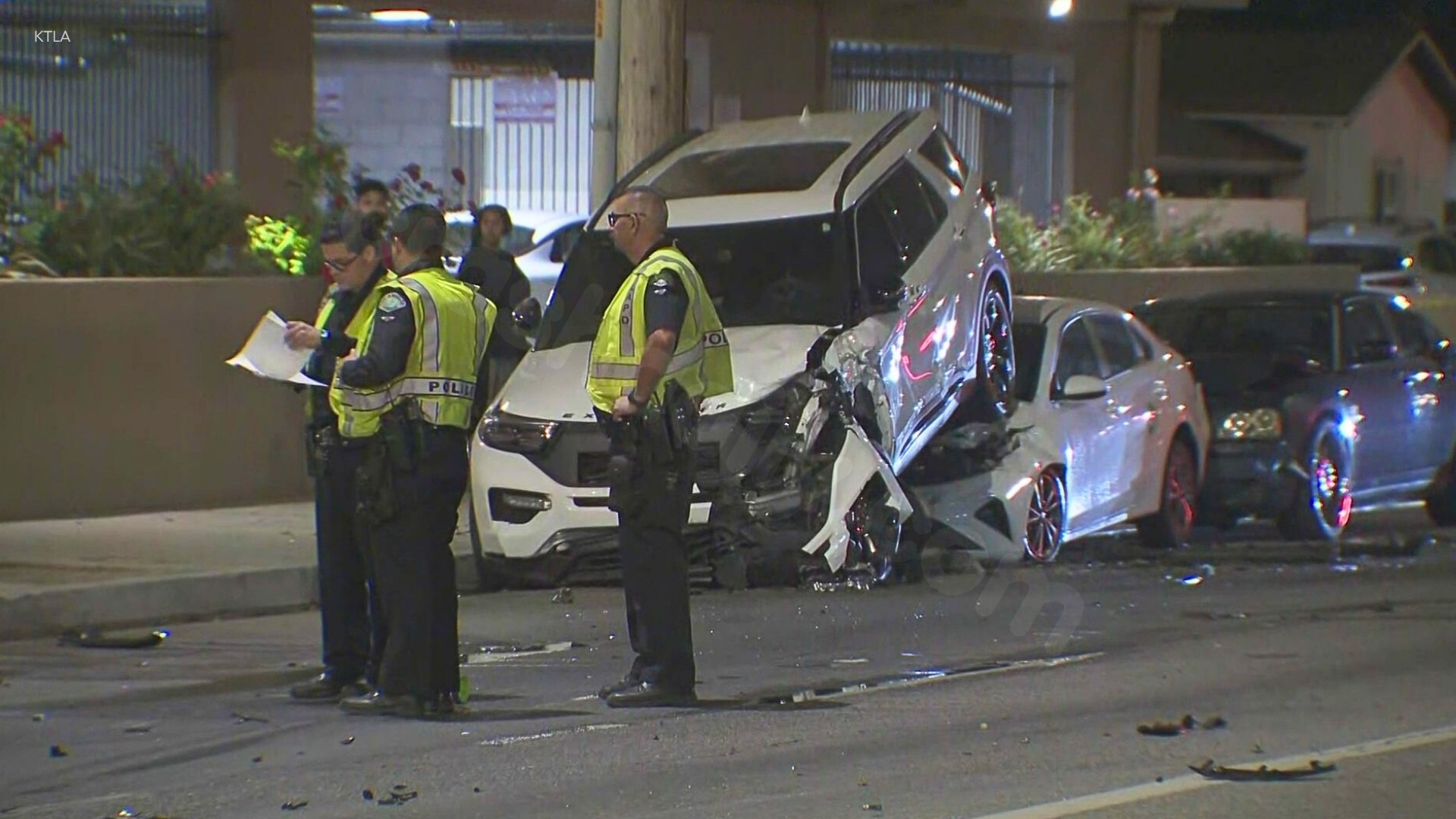 Pursuit suspect slams into unsuspecting driver in Reseda