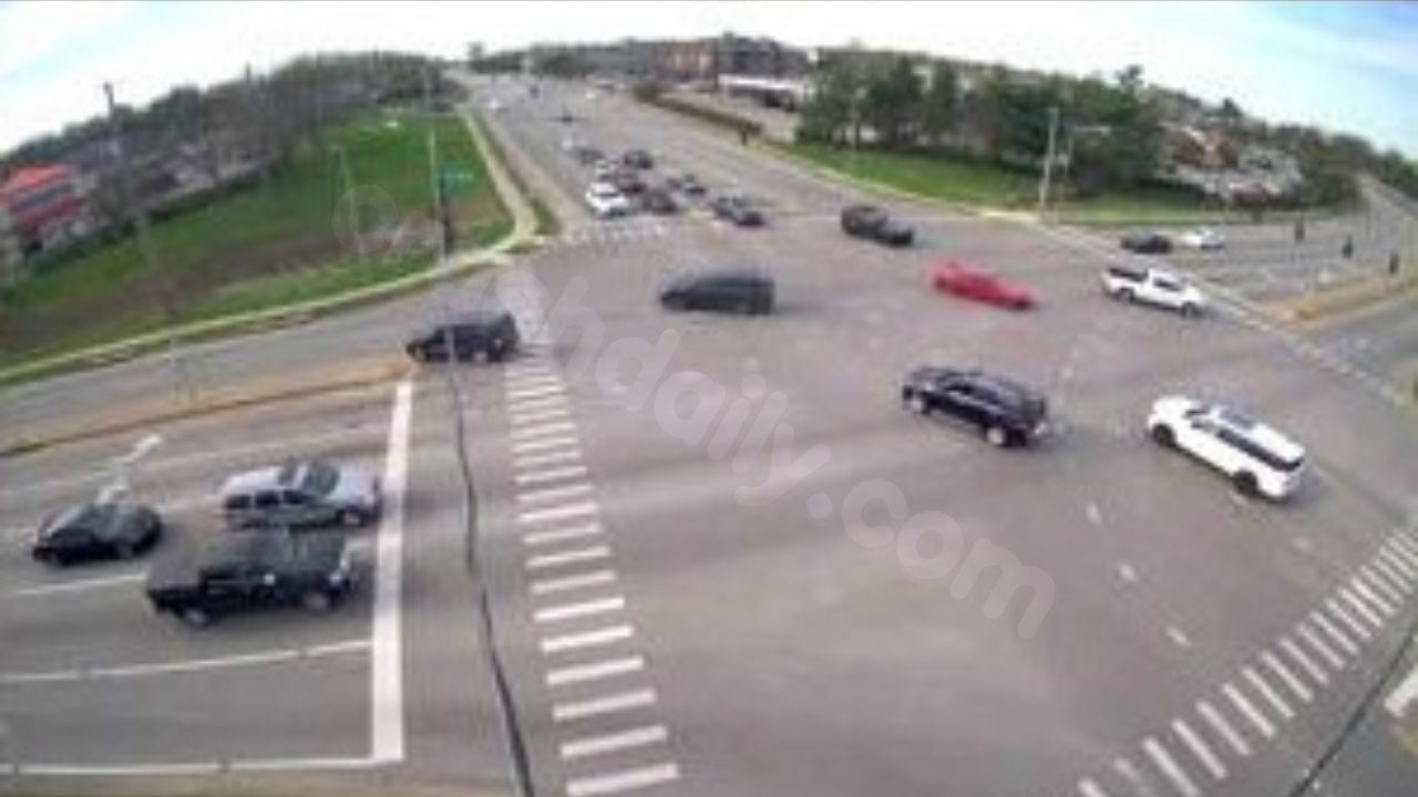 Fatal motorcycle crash shuts down major Lexington roadway
