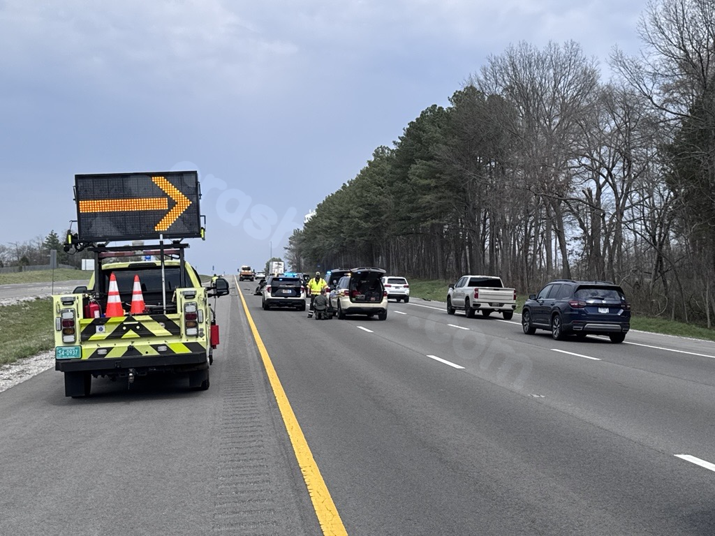 Multi-vehicle crash involving officer on I-65 in Robertson County
