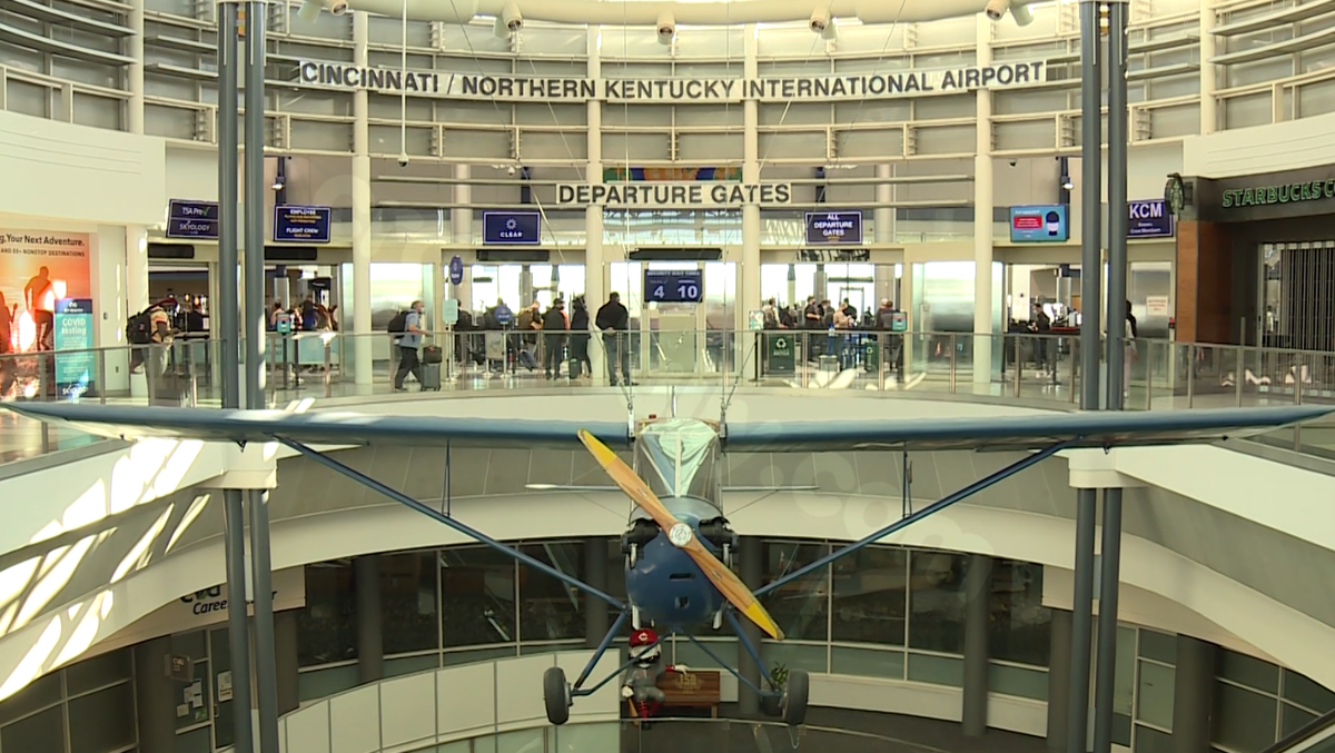 Deadly crash at LaGuardia Airport impacting flights into, out of CVG