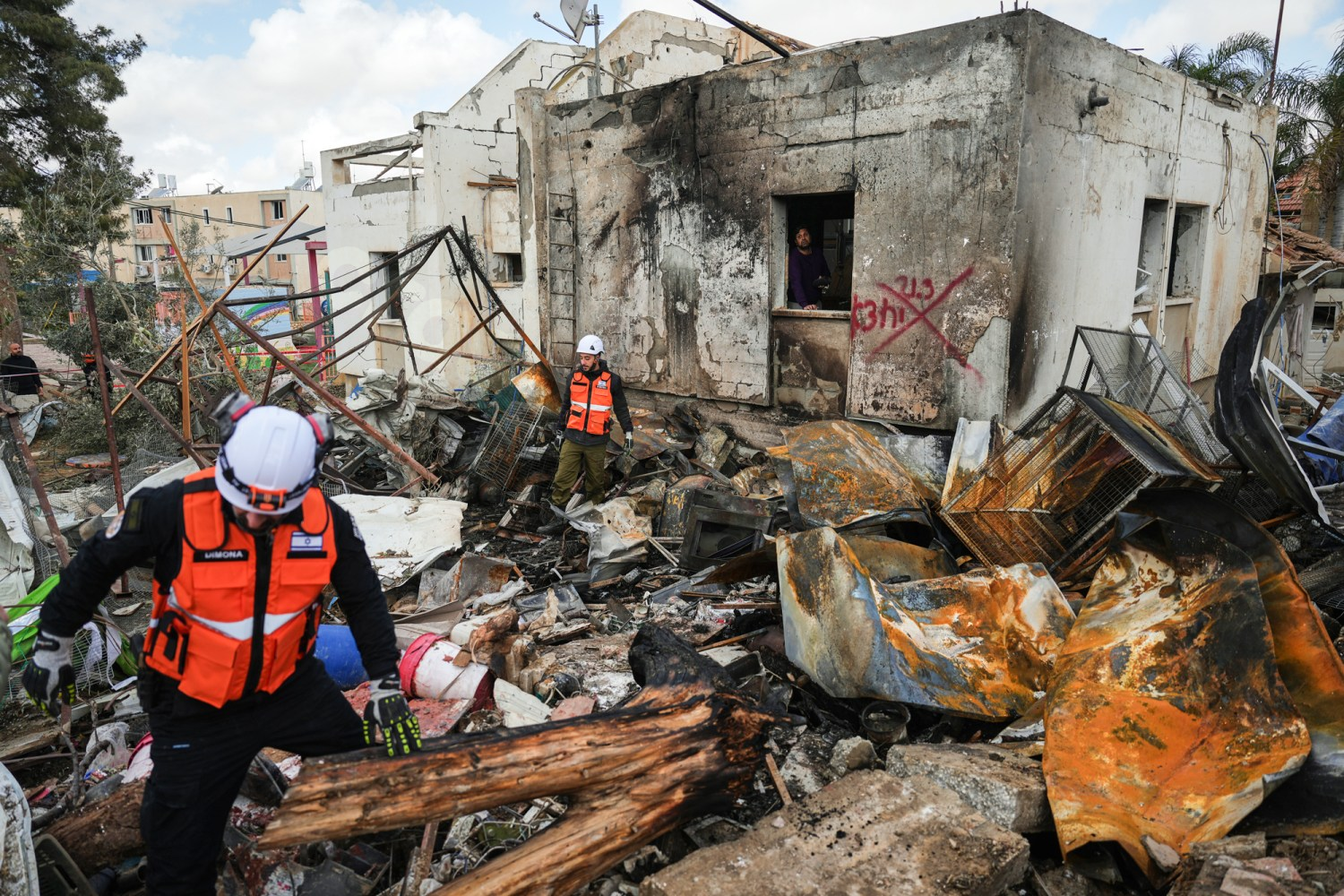 Fatal collision at LaGuardia and Trump and Iran trade threats over Hormuz: Morning Rundown