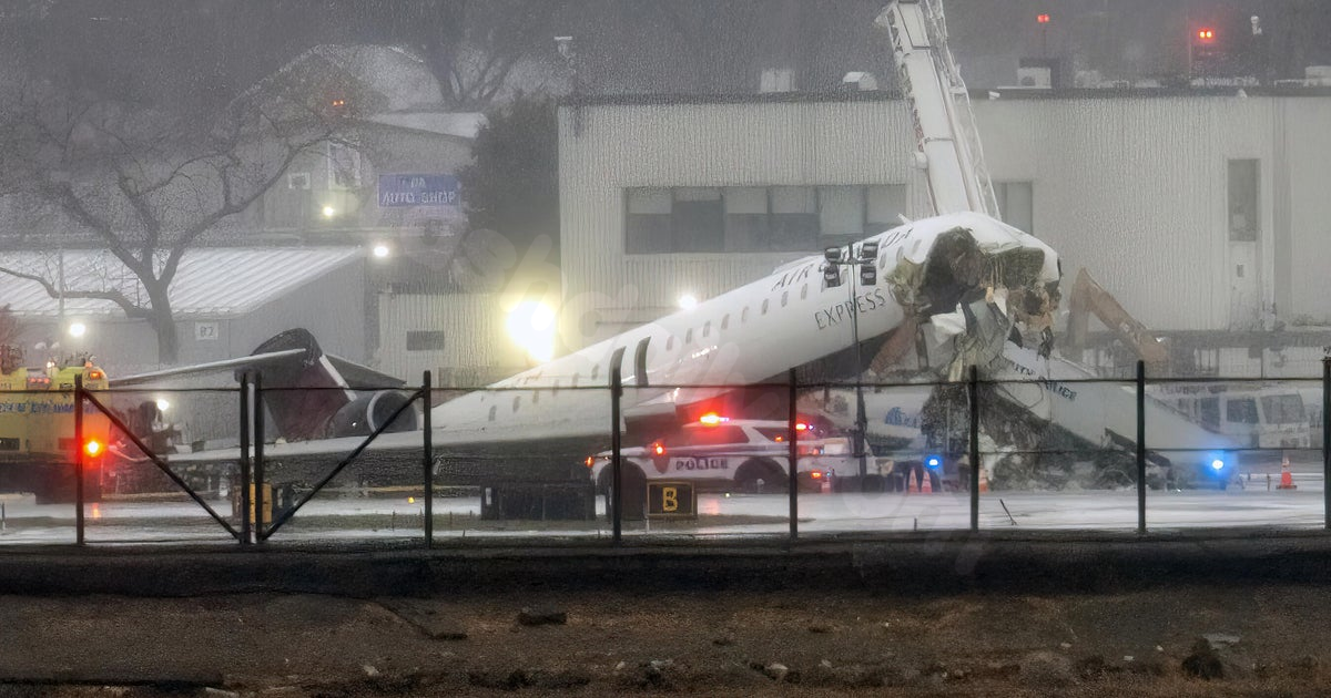LaGuardia Airport air traffic controller repeatedly called for vehicle to "stop, stop, stop" in deadly collision