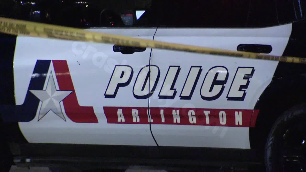 Motorcyclist killed, passenger injured after fatal Arlington crash