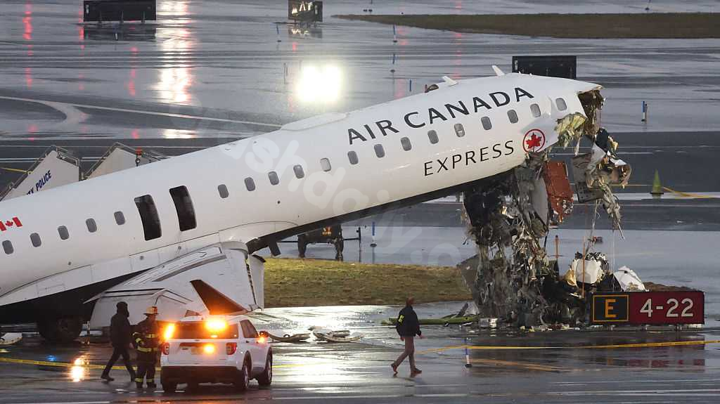 NTSB: Firetruck in deadly LaGuardia crash lacked equipment needed to trigger warning system