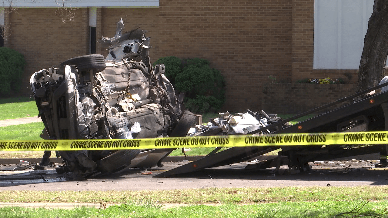 Suspect fleeing investigators crashes into car driven by Knox County detective