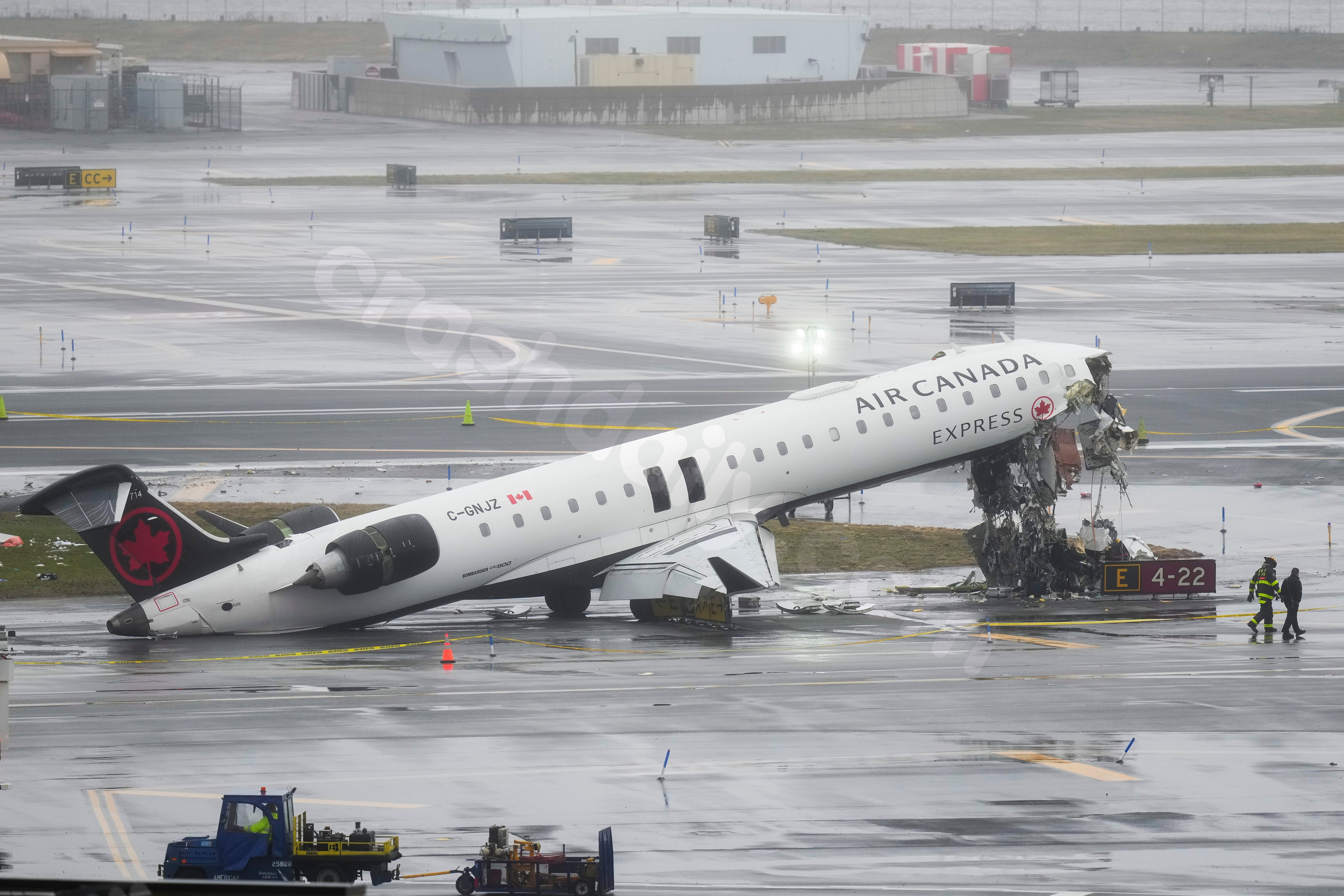 Two air controllers were on duty in fatal LaGuardia plane crash, NTSB says