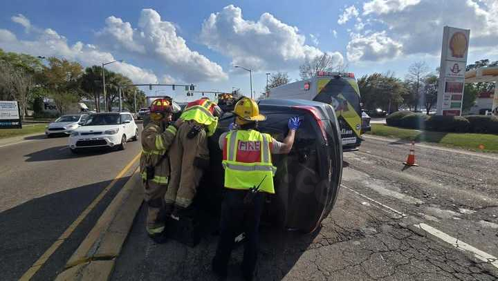 St. Tammany fire crews on scene of three-car crash involving overturned car