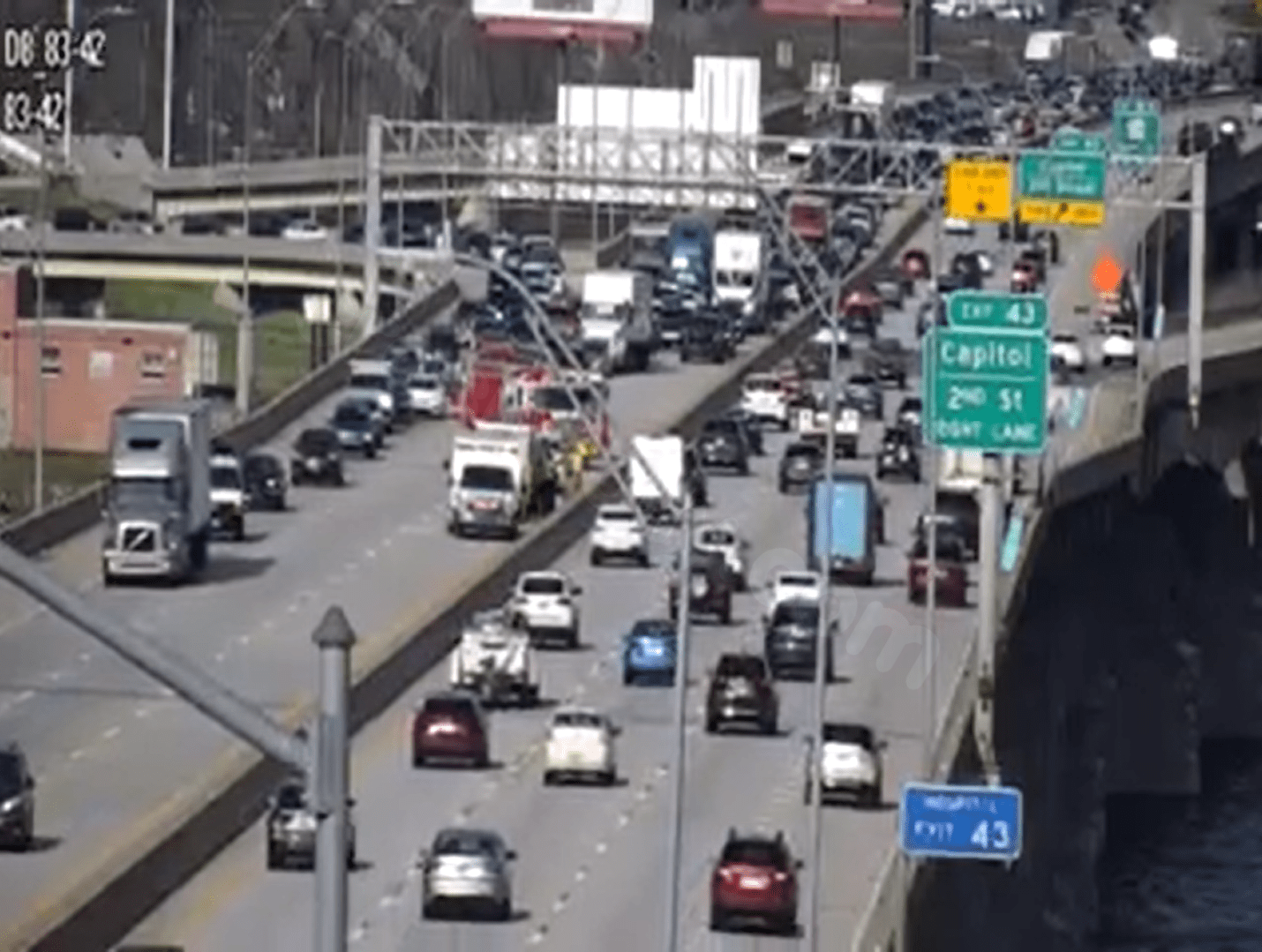 Crash jams traffic on I-83 bridge in Harrisburg