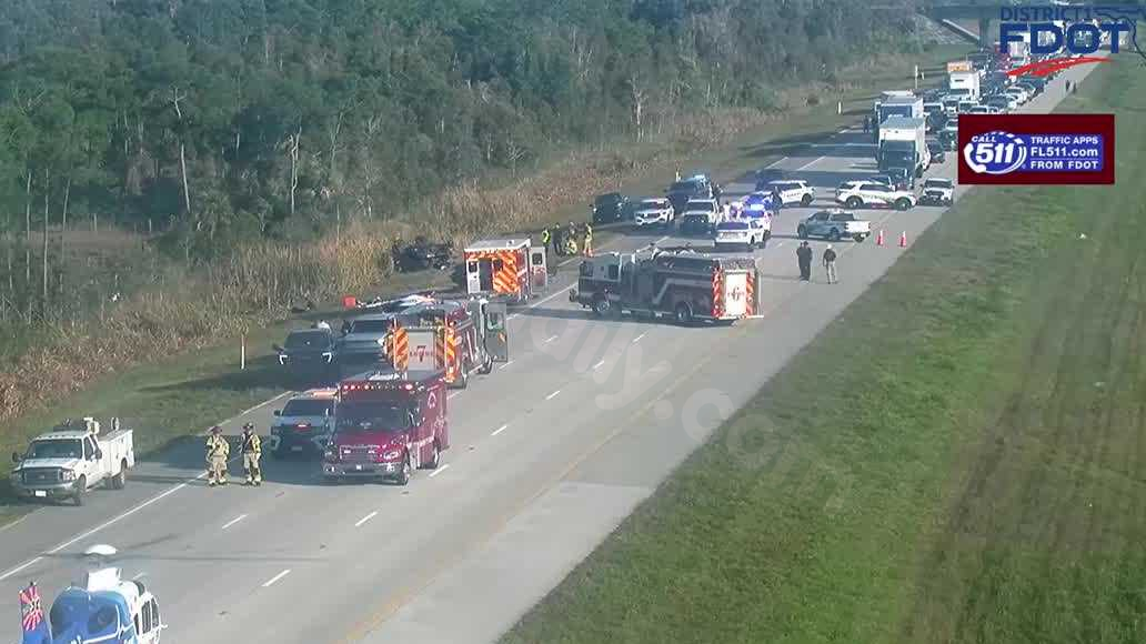 Deadly crash shuts down I-75 northbound at mile marker 154 in Charlotte County