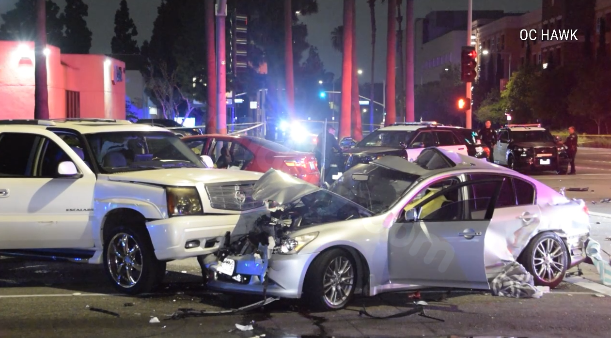 2 killed in Anaheim crash after driver refuses to stop for police