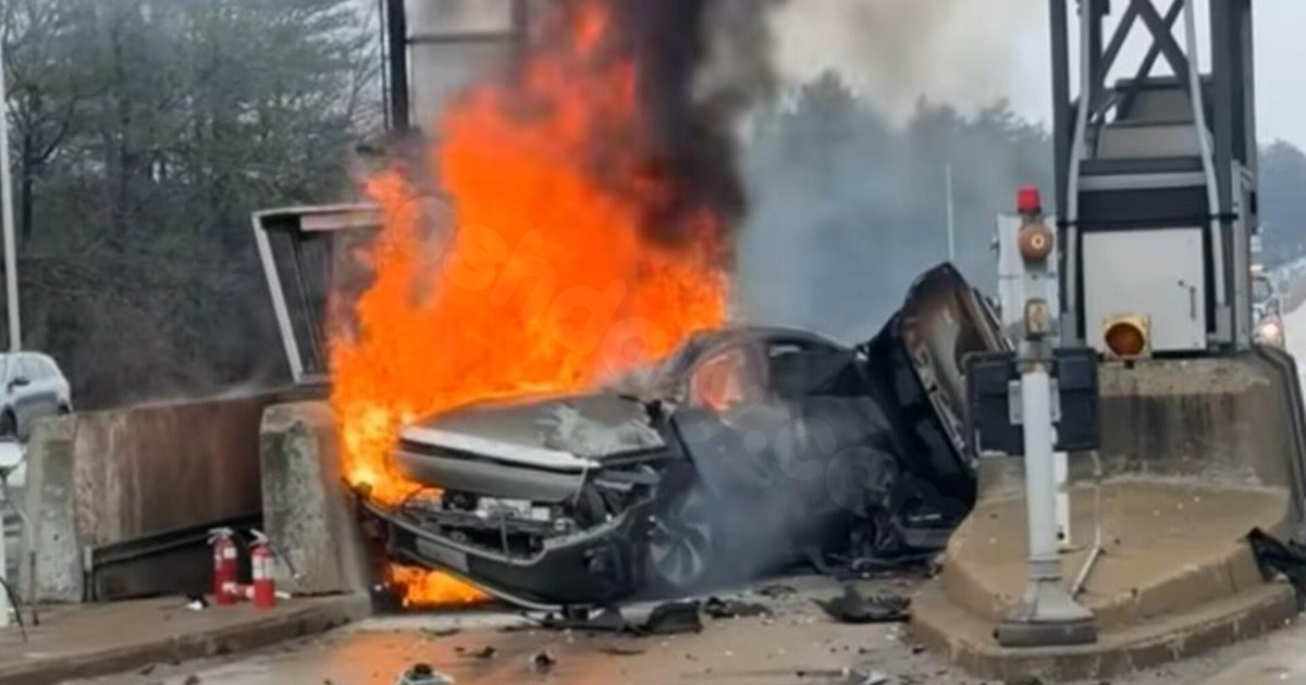 Driver pulled from fiery New Hampshire toll booth crash by Gov. Kelly Ayotte's security detail