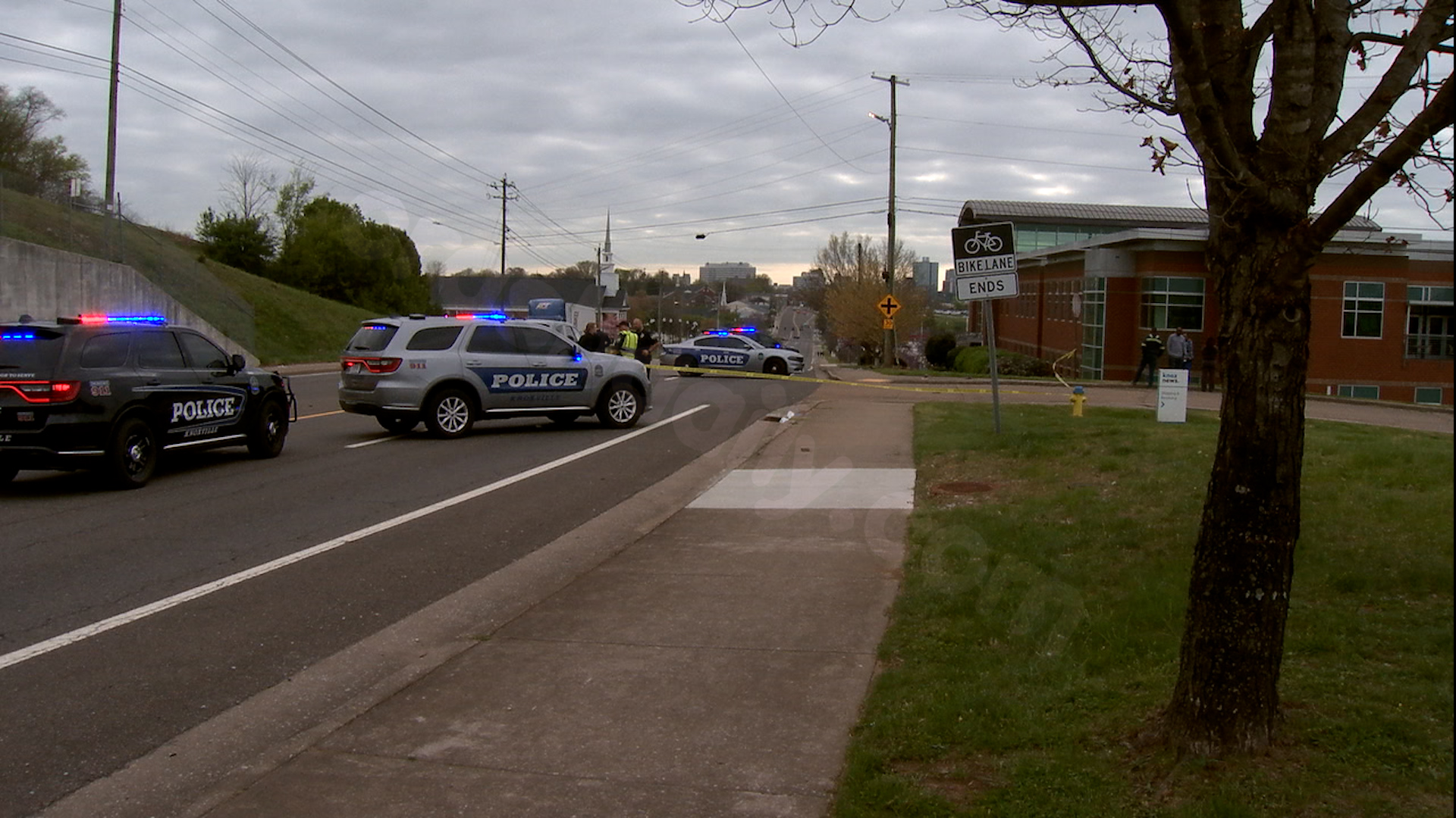 Pedestrian dead after crash on Western Avenue in Knoxville, police investigate